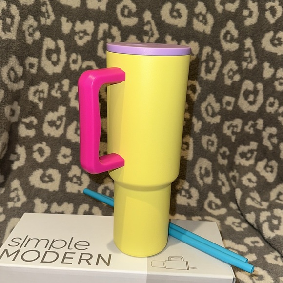 Simple Modern Trek 40oz Tumbler in 🍋 Lemon 🍋 Drop 🍋New 🆕 & Never Used😍 - Picture 5 of 17